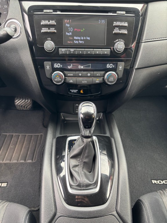 2017 Nissan Rogue Image 12