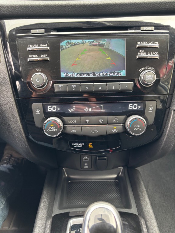 2017 Nissan Rogue Image 16