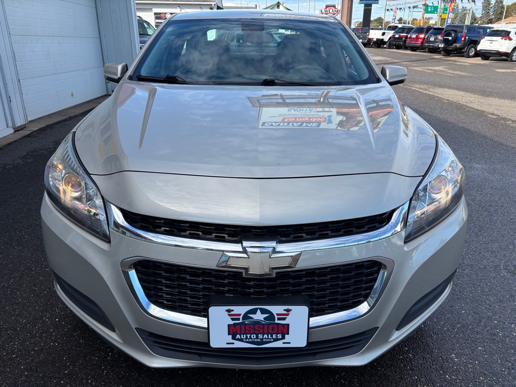 2015 Chevrolet Malibu Image 2