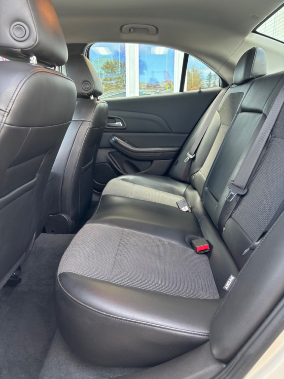 2015 Chevrolet Malibu Image 9