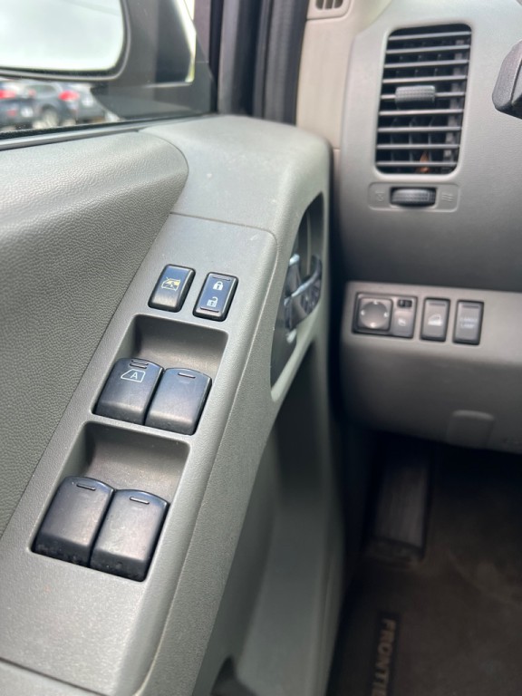 2014 Nissan Frontier Image 20