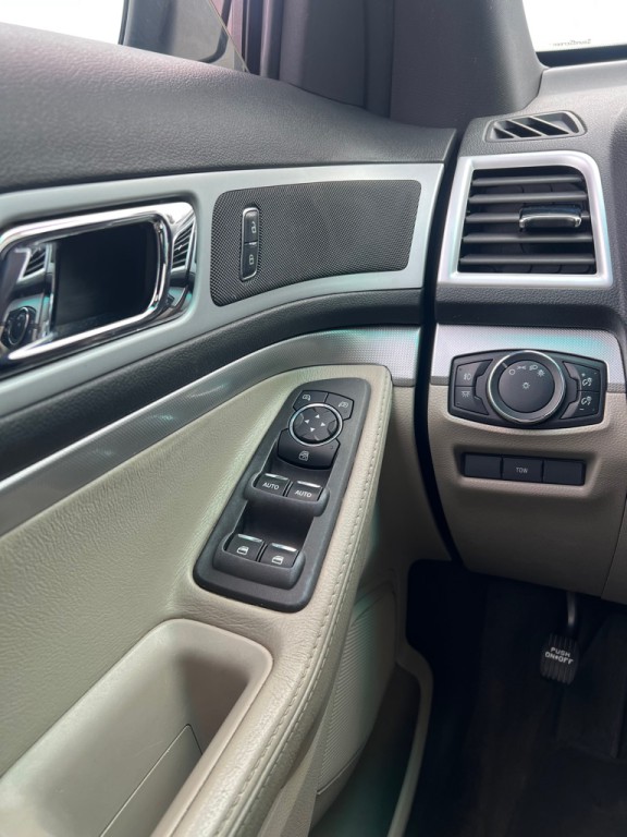 2015 Ford Explorer Image 24