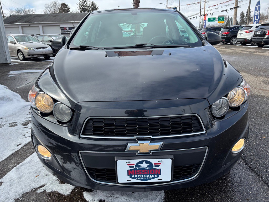 2014 Chevrolet Sonic Image 2