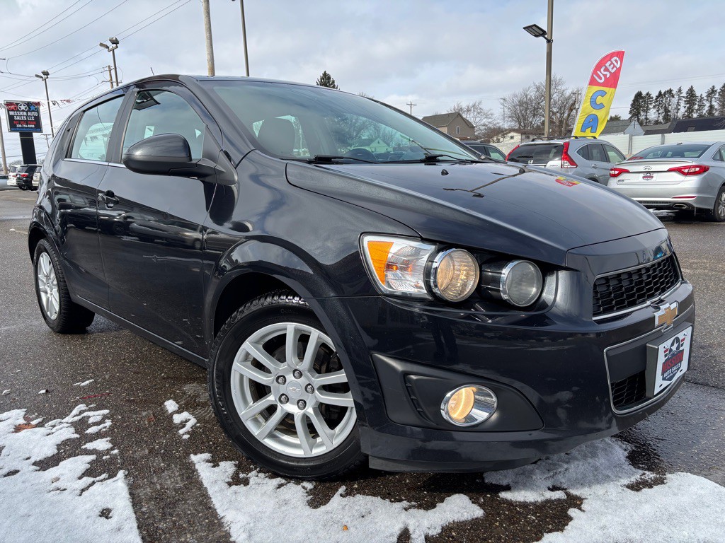 2014 Chevrolet Sonic Image 3