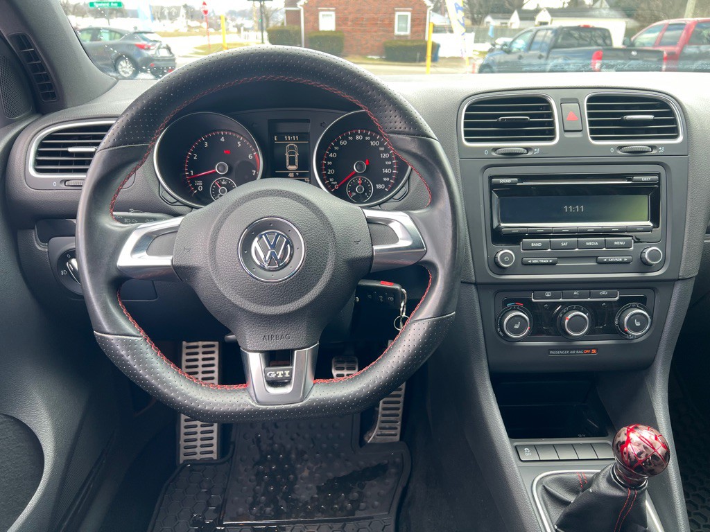 2012 Volkswagen GTI Image 12