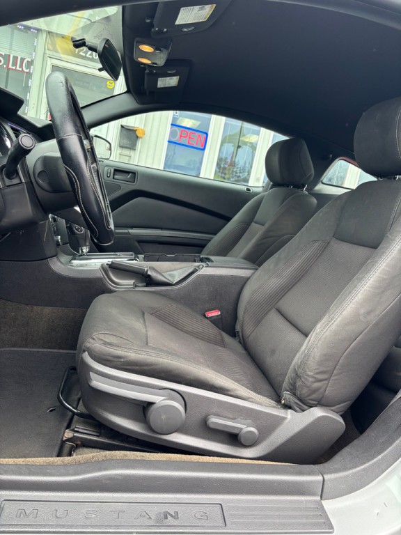 2013 Ford Mustang Image 9