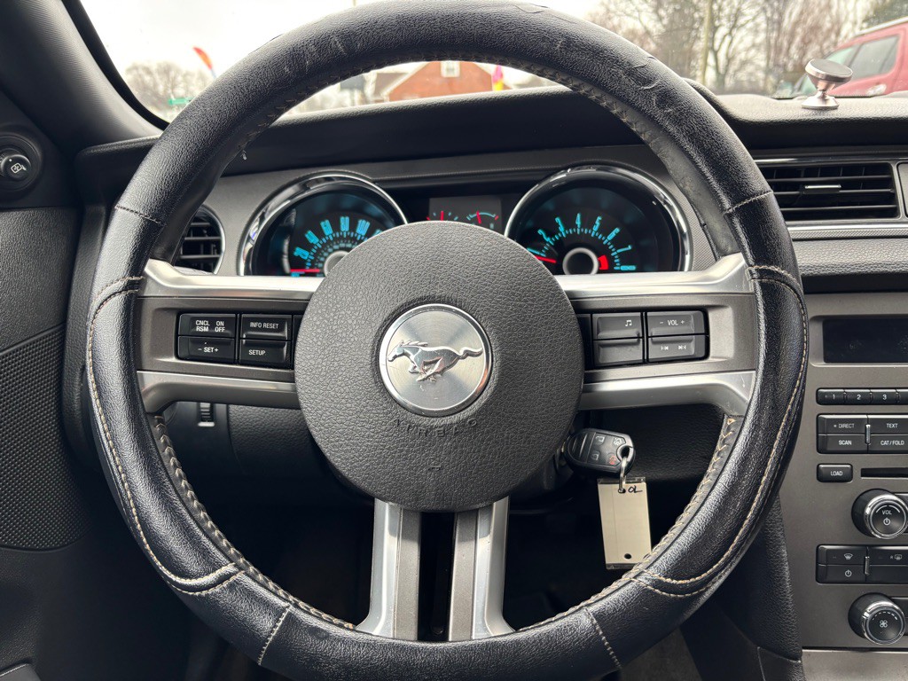 2013 Ford Mustang Image 12
