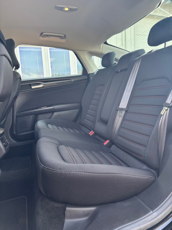 2016 Ford Fusion Image 9