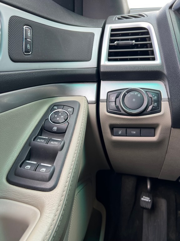 2014 Ford Explorer Image 23