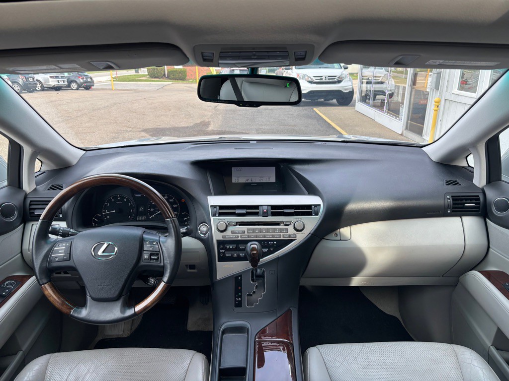 2010 Lexus RX Image 10
