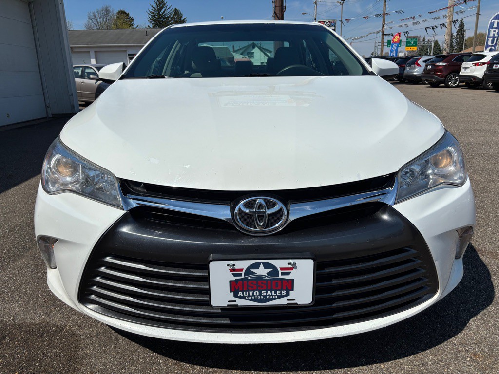 2015 Toyota Camry Image 2