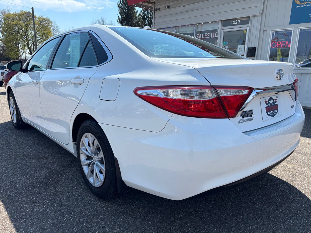 2015 Toyota Camry Image 4