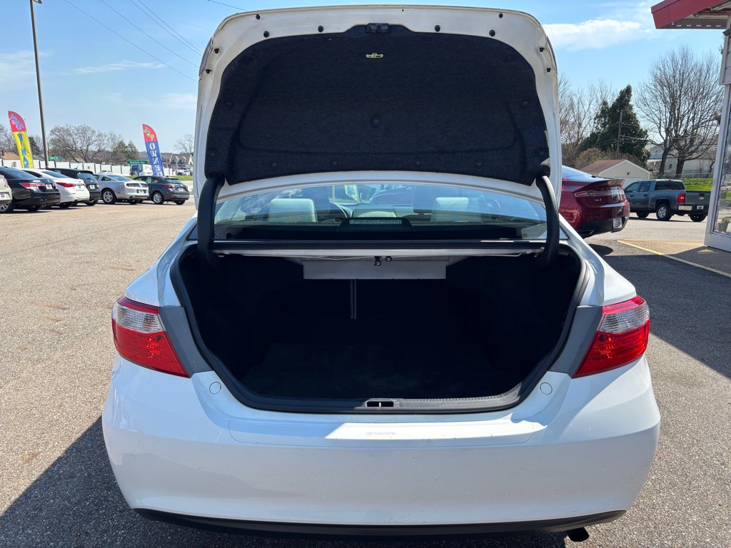 2015 Toyota Camry Image 7