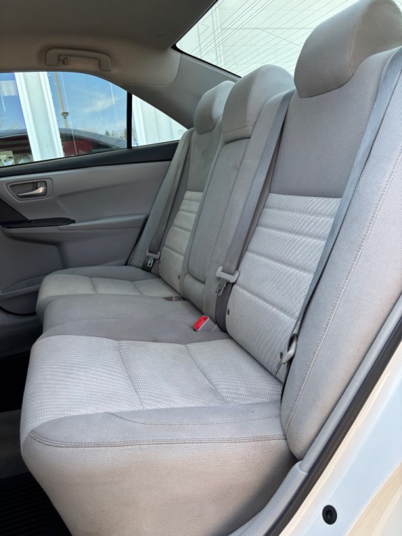 2015 Toyota Camry Image 9