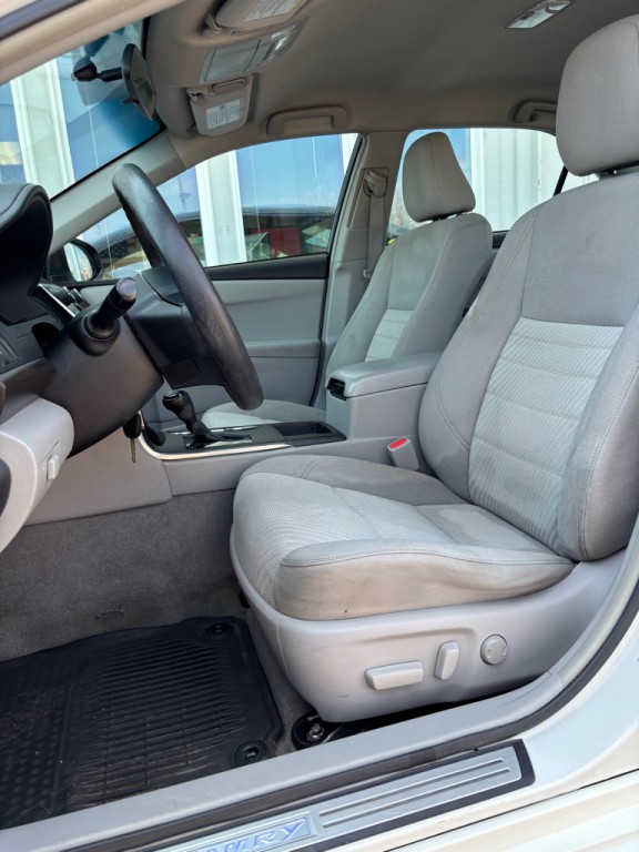 2015 Toyota Camry Image 10