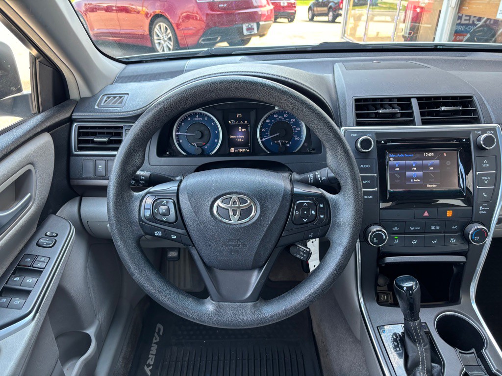 2015 Toyota Camry Image 12