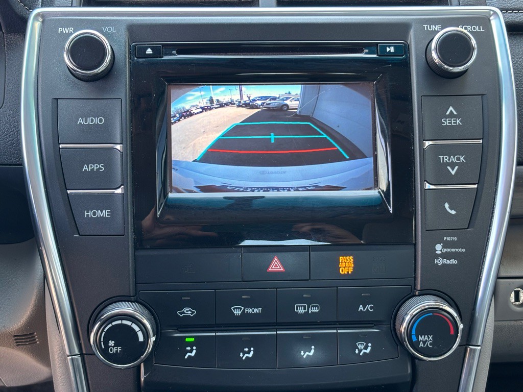 2015 Toyota Camry Image 16