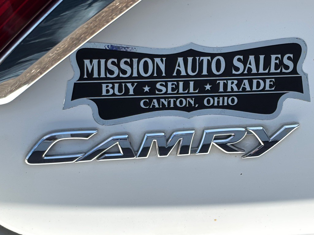 2015 Toyota Camry Image 17