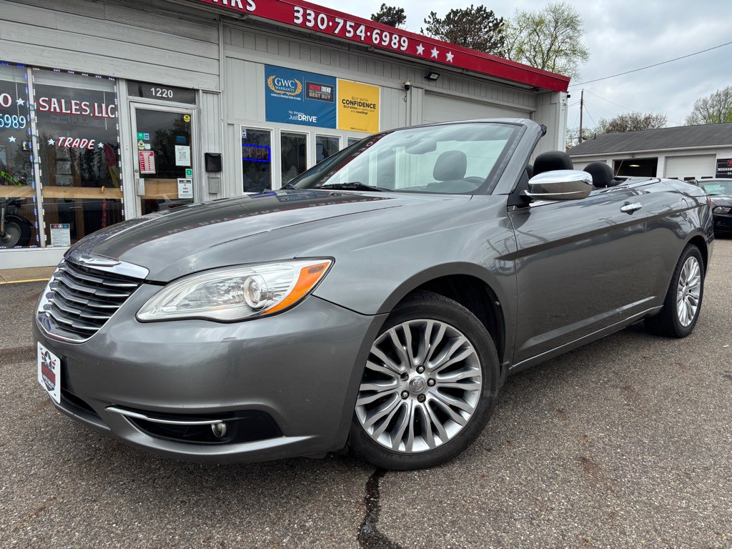 2013 Chrysler 200 Image 2