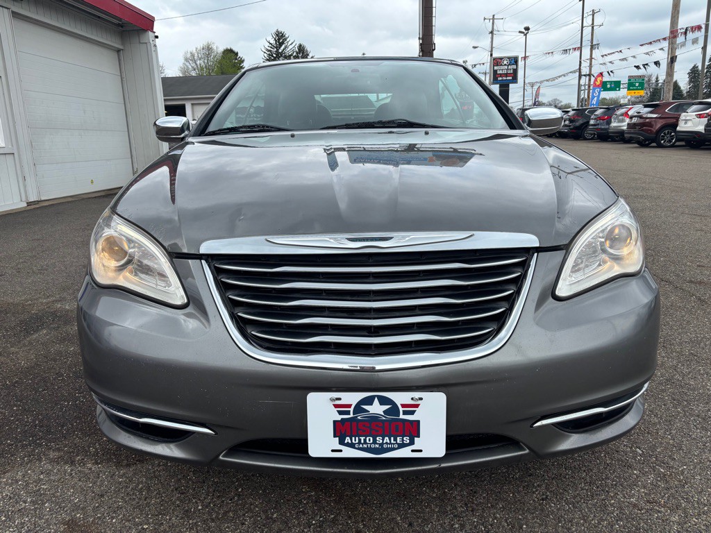 2013 Chrysler 200 Image 3