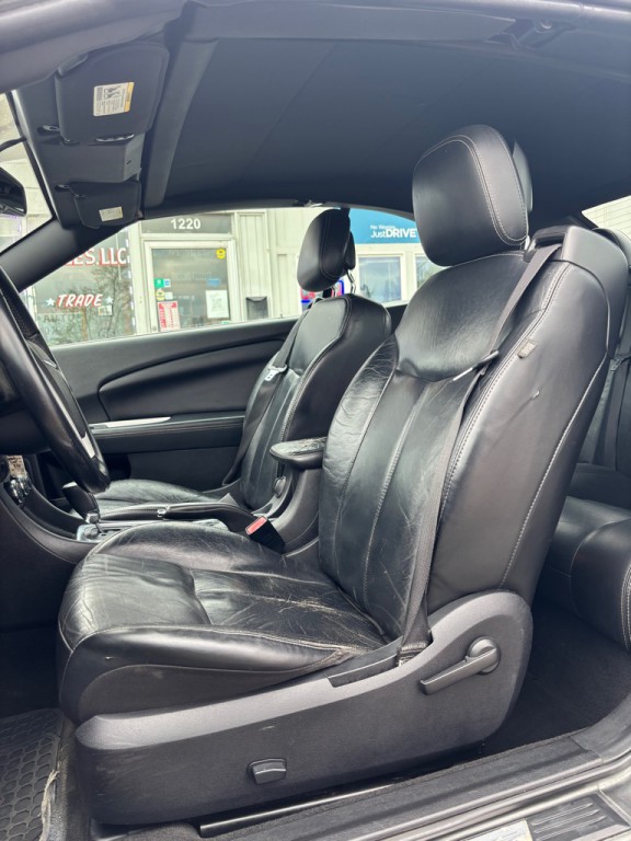 2013 Chrysler 200 Image 15