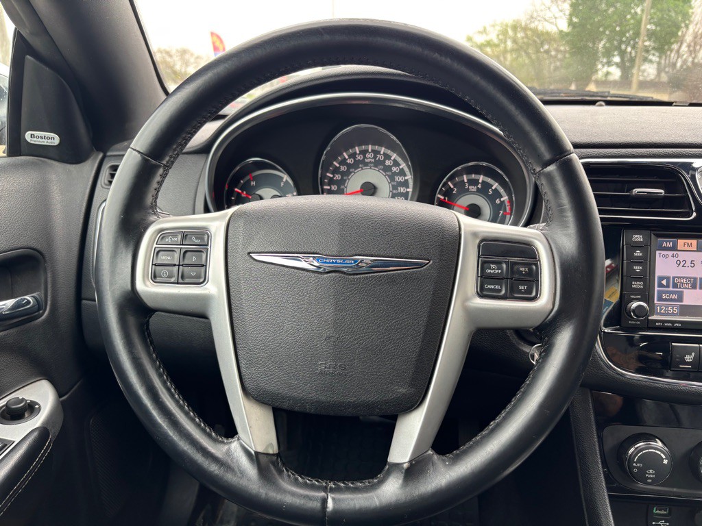 2013 Chrysler 200 Image 18