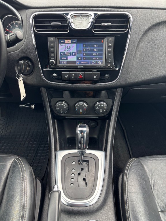 2013 Chrysler 200 Image 20