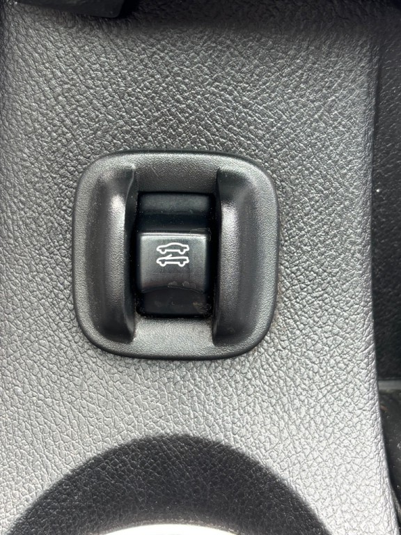 2013 Chrysler 200 Image 23