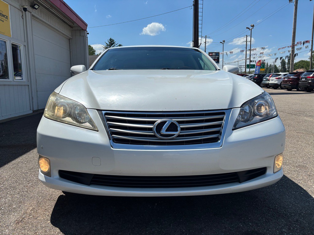 2012 Lexus ES Image 2