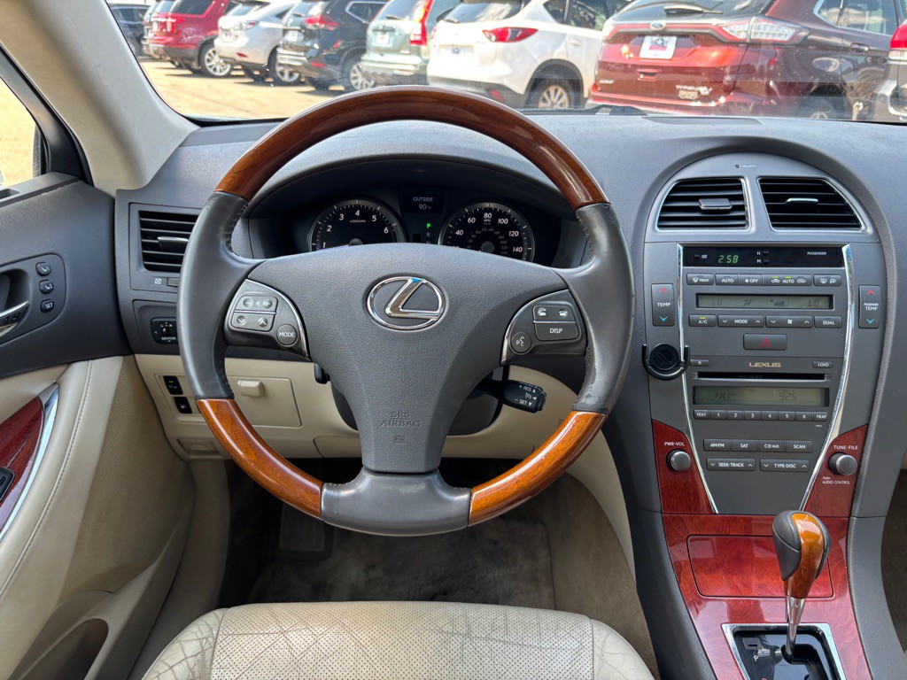 2012 Lexus ES Image 11
