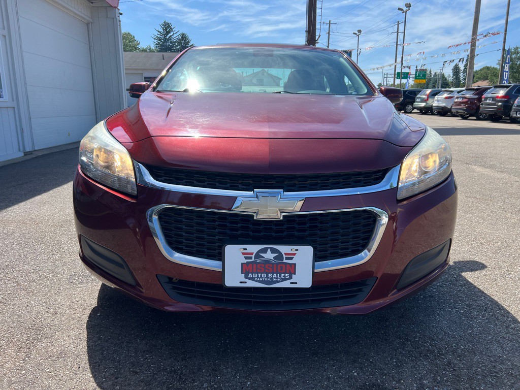 2016 Chevrolet Malibu Image 2