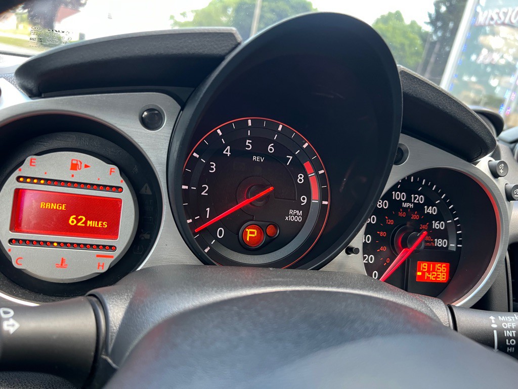 2012 Nissan 370Z Image 16