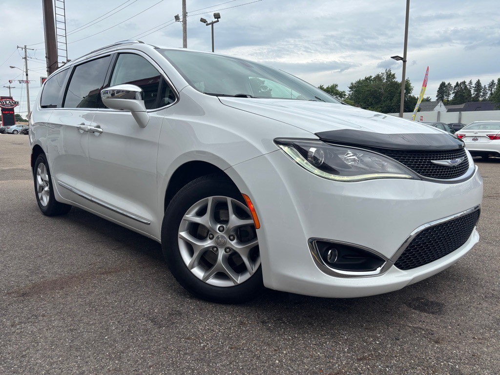 2020 Chrysler Pacifica Image 3