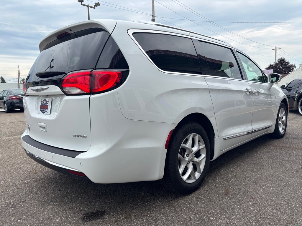 2020 Chrysler Pacifica Image 5