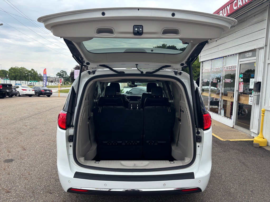 2020 Chrysler Pacifica Image 7
