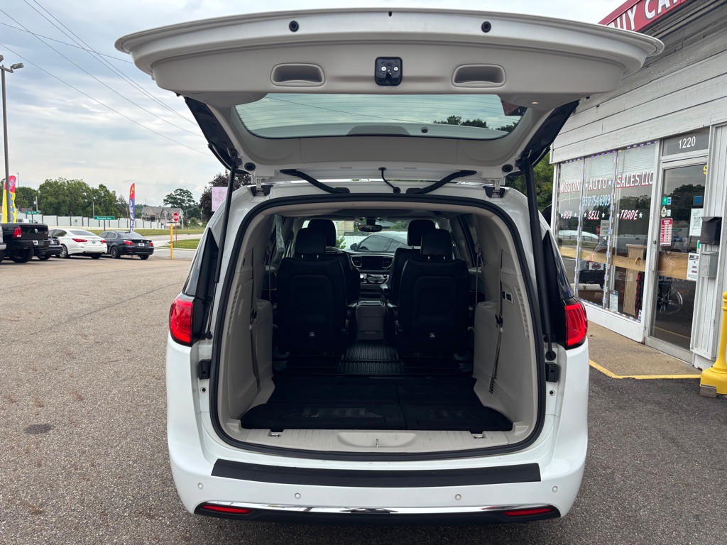 2020 Chrysler Pacifica Image 8