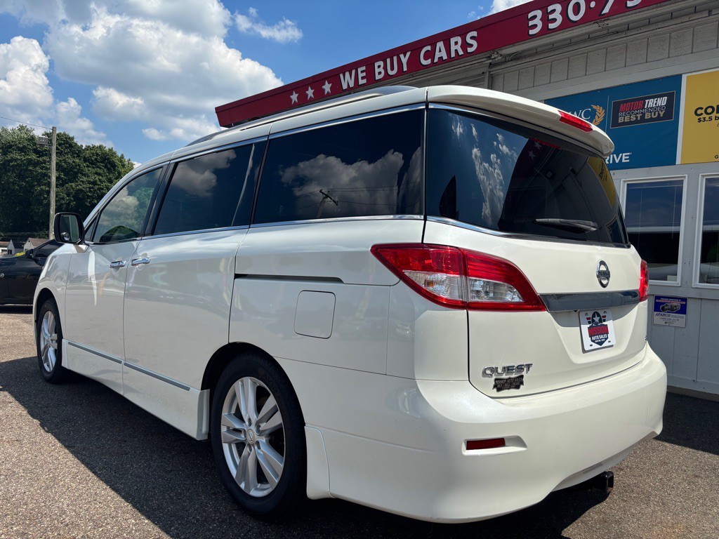 2013 Nissan Quest Image 4