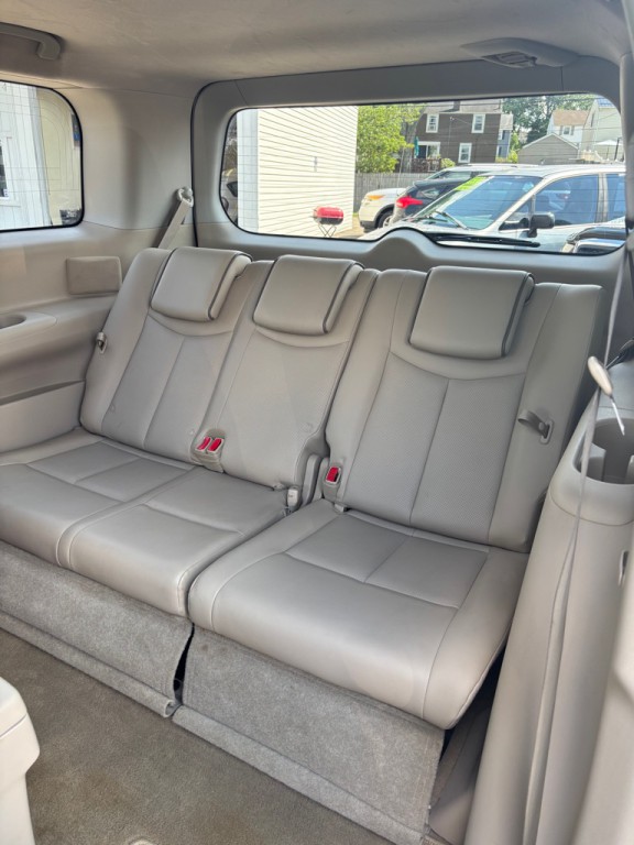 2013 Nissan Quest Image 11