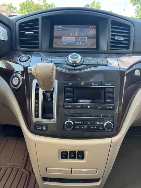 2013 Nissan Quest Image 19