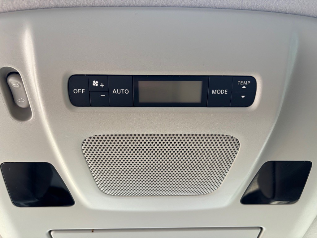 2013 Nissan Quest Image 22