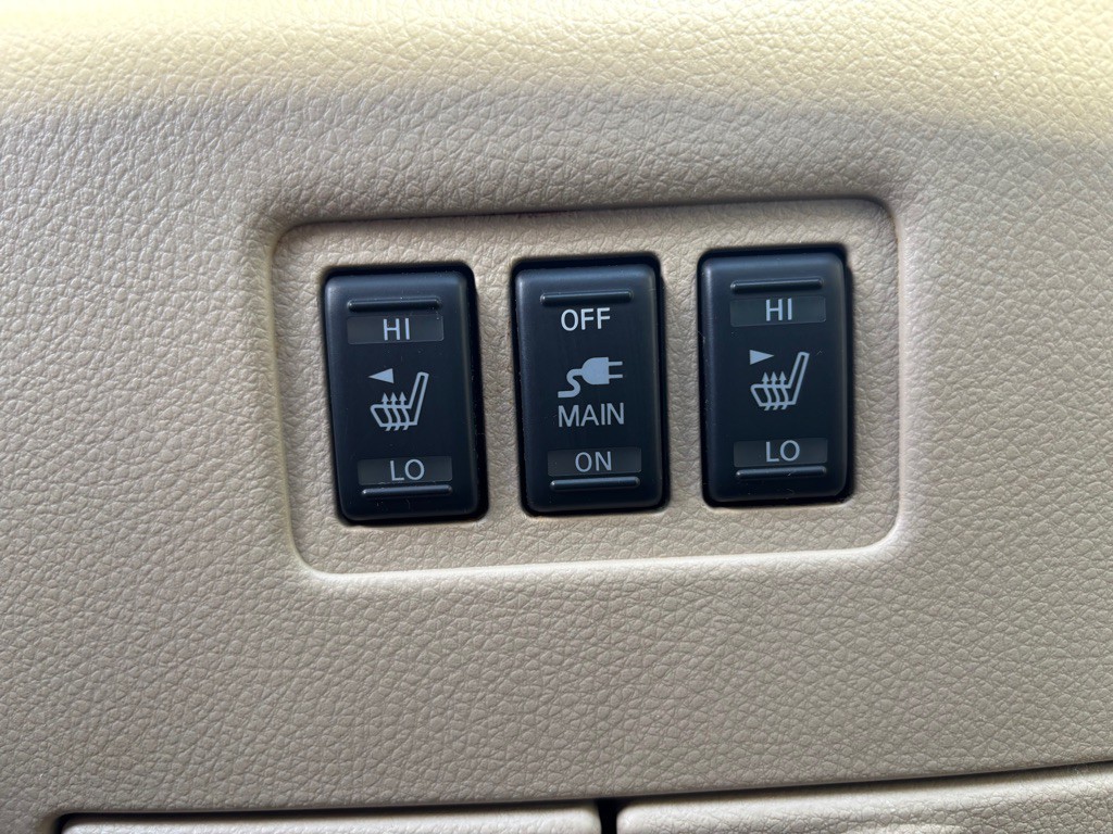 2013 Nissan Quest Image 23