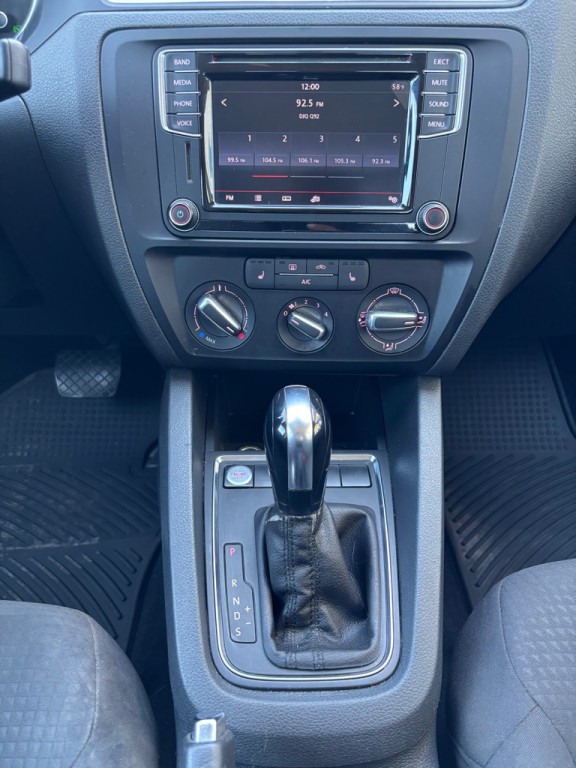 2016 Volkswagen Jetta Image 14