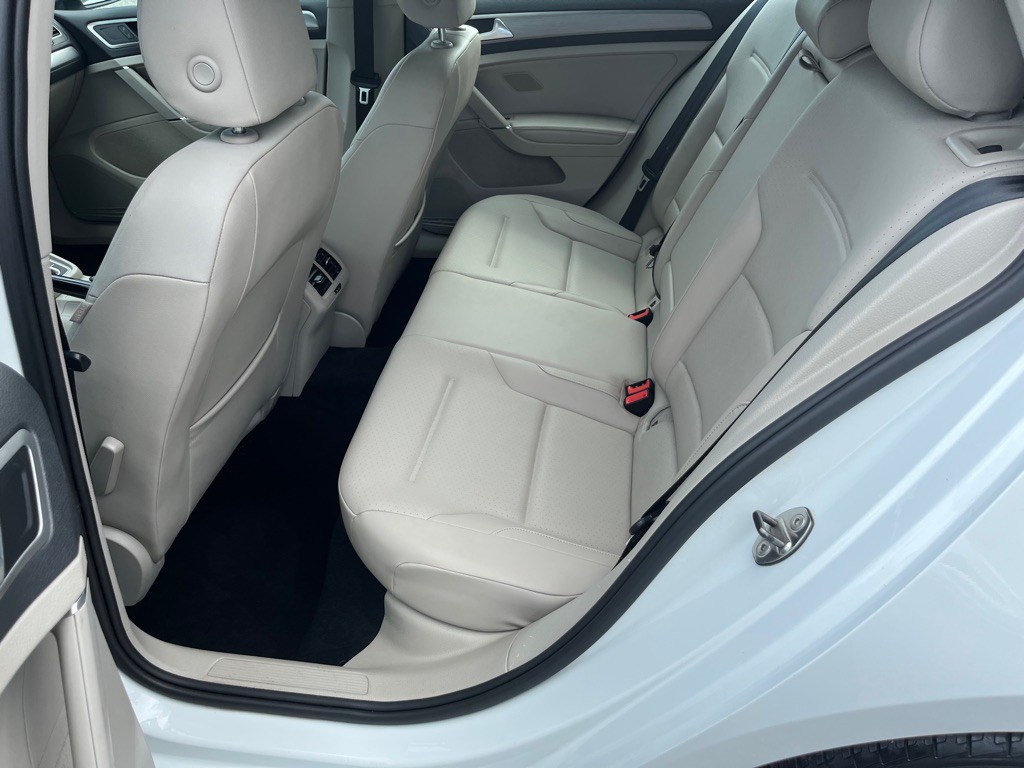 2016 Volkswagen Golf Image 10