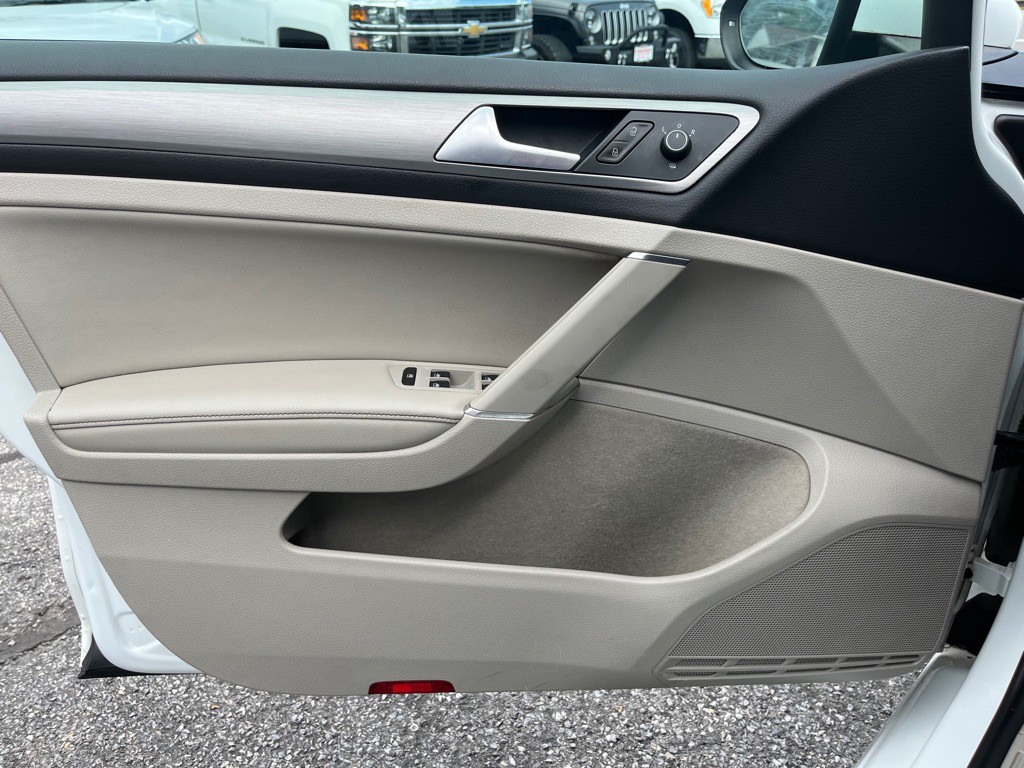 2016 Volkswagen Golf Image 12