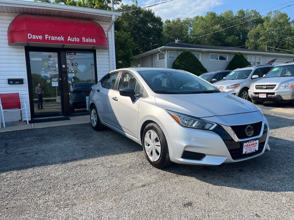 2020 Nissan Versa Image 2