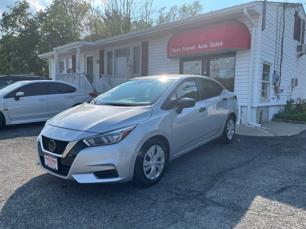 2020 Nissan Versa Image 3