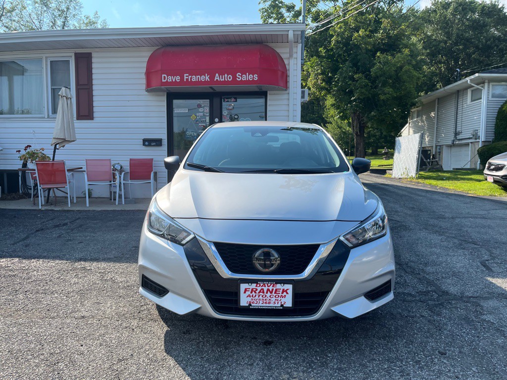 2020 Nissan Versa Image 4