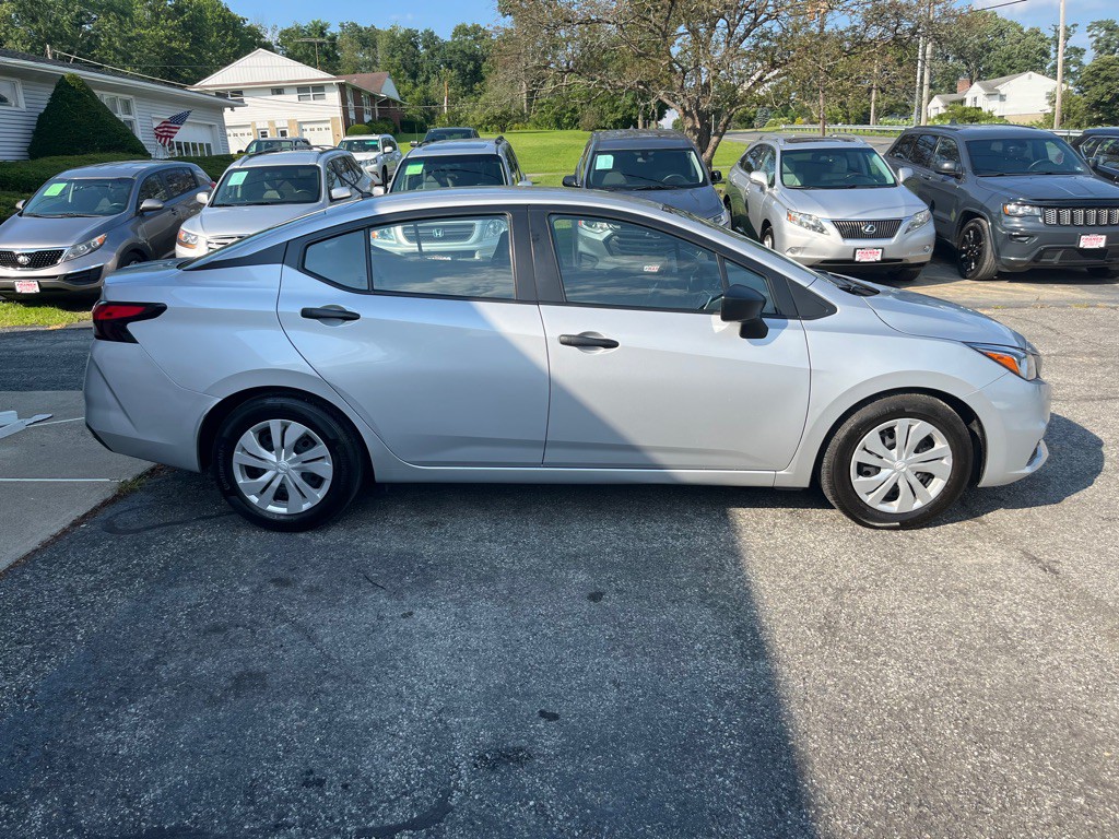 2020 Nissan Versa Image 5