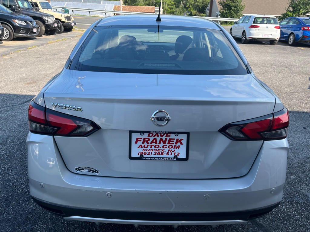 2020 Nissan Versa Image 7
