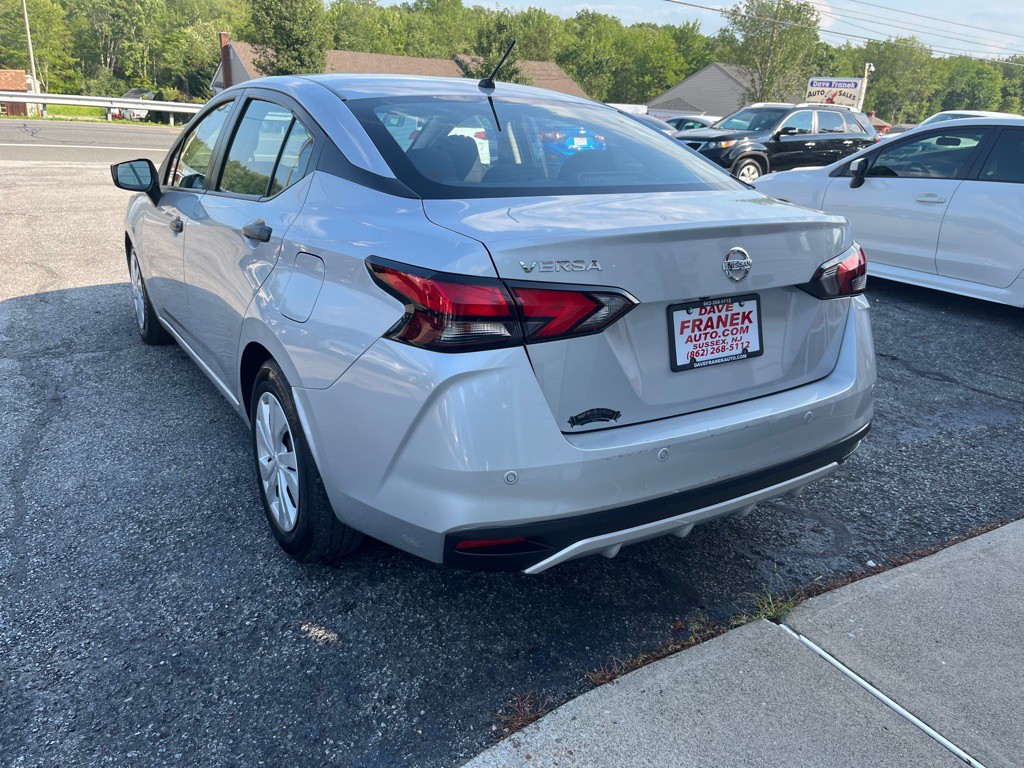 2020 Nissan Versa Image 8